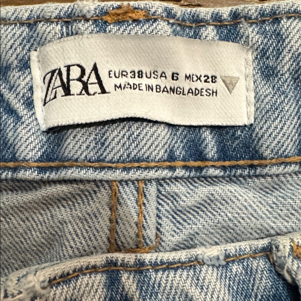 Zara High Rise Light Wash Denim Mom Shorts Size 6 EUR 38 - Picture 2 of 5